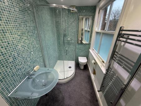 2 bedroom Flat to let in Church Street, Swadlincote, DE11