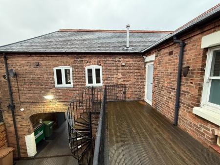 2 bedroom Flat to let in Church Street, Swadlincote, DE11