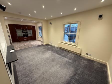 2 bedroom Flat to let in Church Street, Swadlincote, DE11