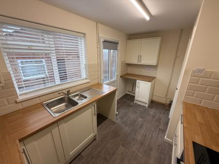 2 bedroom Bungalow to let in Queens Drive, Swadlincote, DE11