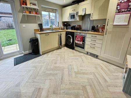 3 bedroom Town house for sale in Henley Grove, Swadlincote, Derbyshire, DE11