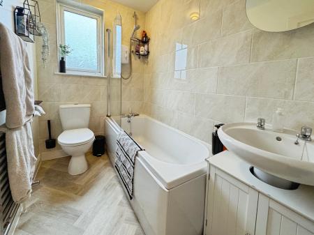 2 bedroom Terraced House for sale in Wood Lane, Newhall, Swadlincote, Derbyshire, DE11