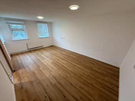 1 bedroom Studio flat to let in Small thorn Place, Woodville, DE11