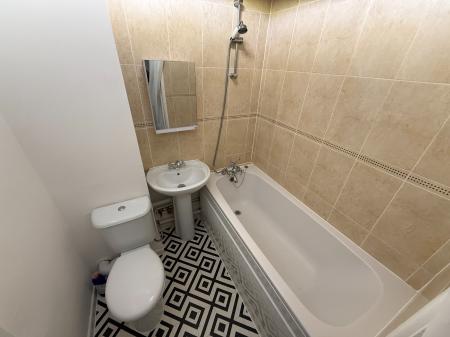 1 bedroom Studio flat to let in Small thorn Place, Woodville, DE11