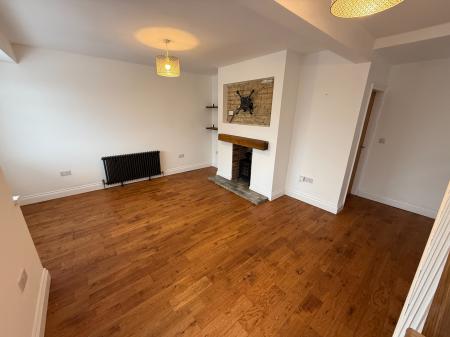 3 bedroom Semi-detached house to let in Dundee Road, Midway, DE11