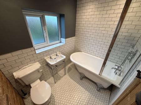 3 bedroom Semi-detached house to let in Dundee Road, Midway, DE11