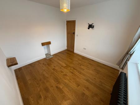 3 bedroom Semi-detached house to let in Dundee Road, Midway, DE11