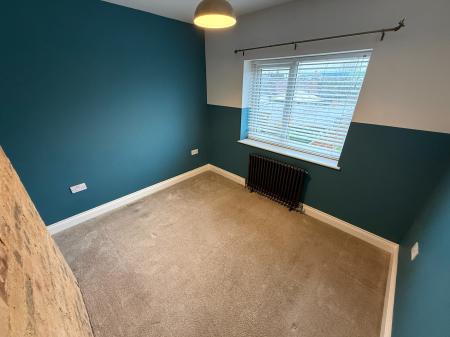 3 bedroom Semi-detached house to let in Dundee Road, Midway, DE11