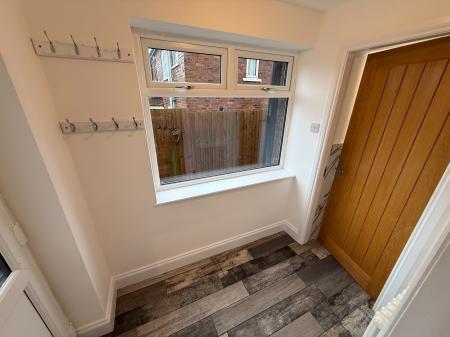 3 bedroom Semi-detached house to let in Dundee Road, Midway, DE11