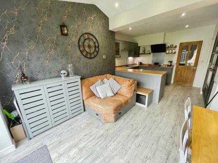 3 bedroom Terraced House for sale in Woods Lane, Stapenhill, Burton-on-Trent, DE15