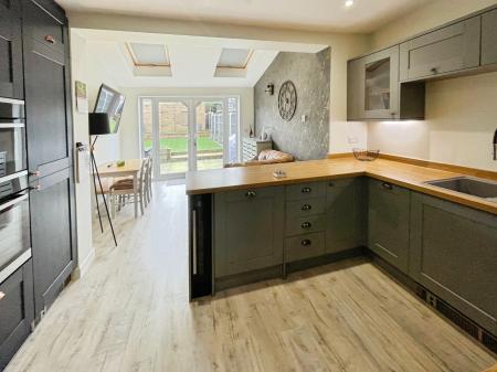 3 bedroom Terraced House for sale in Woods Lane, Stapenhill, Burton-on-Trent, DE15
