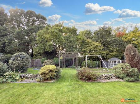 5 bedroom Detached house for sale in Abbotts Oak Drive, Coalville, LE67