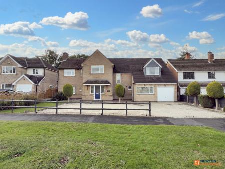 5 bedroom Detached house for sale in Abbotts Oak Drive, Coalville, LE67