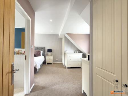 5 bedroom Detached house for sale in Abbotts Oak Drive, Coalville, LE67