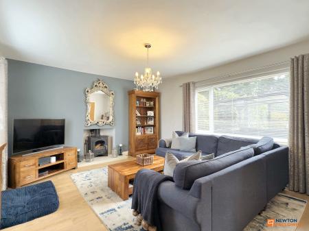 5 bedroom Detached house for sale in Abbotts Oak Drive, Coalville, LE67