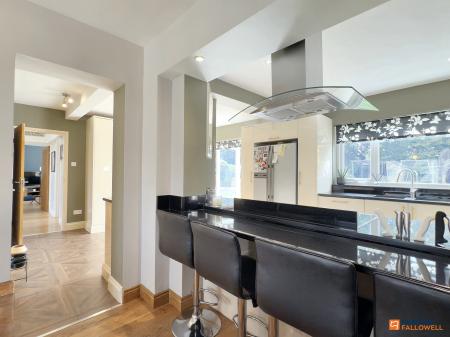 5 bedroom Detached house for sale in Abbotts Oak Drive, Coalville, LE67