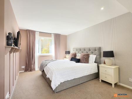 5 bedroom Detached house for sale in Abbotts Oak Drive, Coalville, LE67