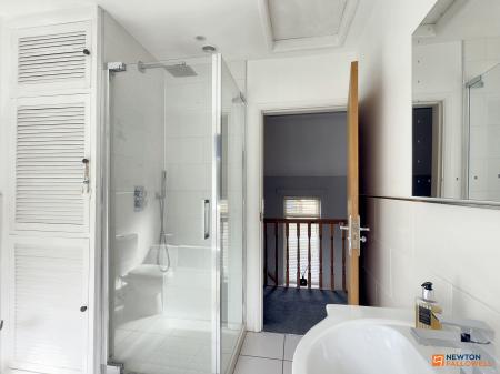 5 bedroom Detached house for sale in Abbotts Oak Drive, Coalville, LE67