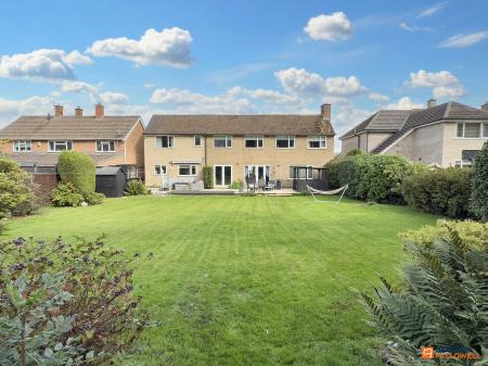 5 bedroom Detached house for sale in Abbotts Oak Drive, Coalville, LE67