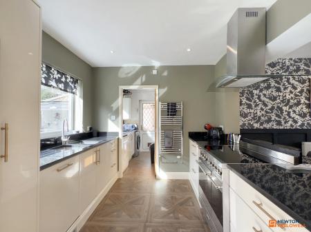 5 bedroom Detached house for sale in Abbotts Oak Drive, Coalville, LE67