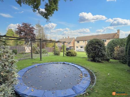 5 bedroom Detached house for sale in Abbotts Oak Drive, Coalville, LE67