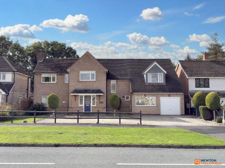 5 bedroom Detached house for sale in Abbotts Oak Drive, Coalville, LE67