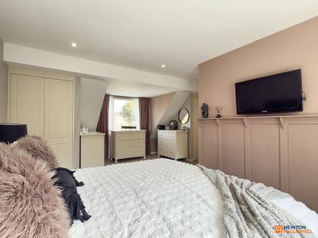 5 bedroom Detached house for sale in Abbotts Oak Drive, Coalville, LE67