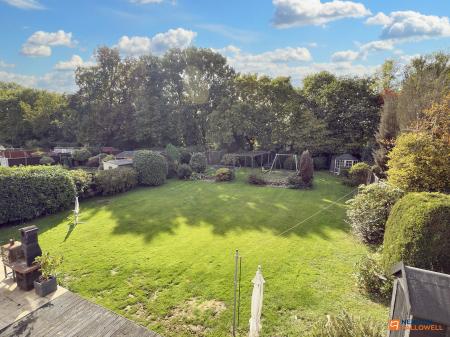 5 bedroom Detached house for sale in Abbotts Oak Drive, Coalville, LE67