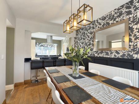 5 bedroom Detached house for sale in Abbotts Oak Drive, Coalville, LE67