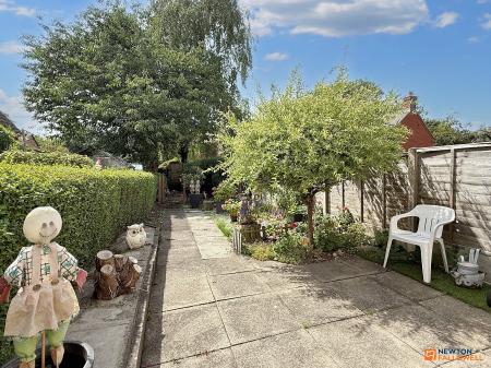 2 bedroom Terraced House for sale in London Road, Coalville, LE67