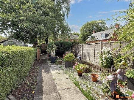 2 bedroom Terraced House for sale in London Road, Coalville, LE67
