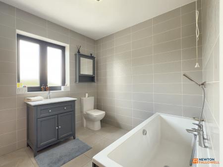 5 bedroom Detached house for sale in Station Hill, Swannington, LE67