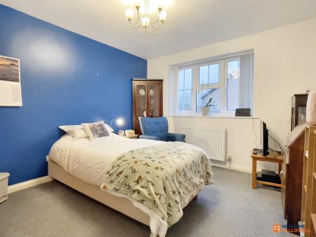 4 bedroom Detached house for sale in Thomas Road, Whitwick, LE67