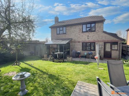 4 bedroom Detached house for sale in Thomas Road, Whitwick, LE67