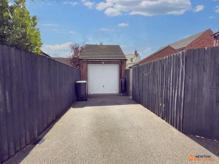 4 bedroom Semi-detached house for sale in Usbourne Way, Ibstock, LE67