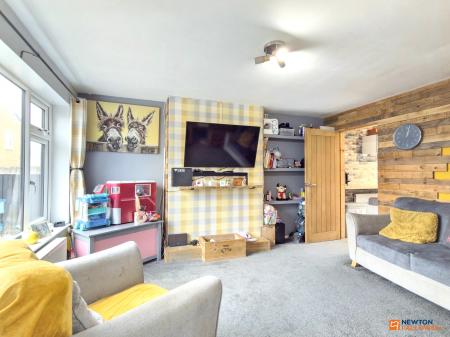 2 bedroom Semi-detached house for sale in Helmsdale Close, Coalville, LE67