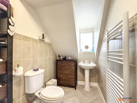 4 bedroom Detached house for sale in Buckingham Road, Coalville, LE67
