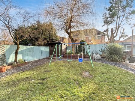 4 bedroom Detached house for sale in Buckingham Road, Coalville, LE67