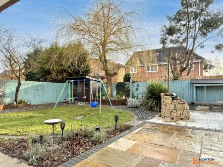 4 bedroom Detached house for sale in Buckingham Road, Coalville, LE67