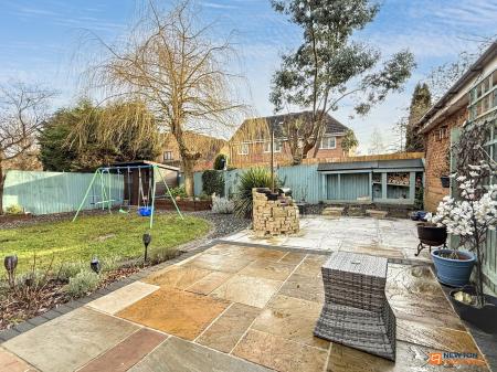 4 bedroom Detached house for sale in Buckingham Road, Coalville, LE67