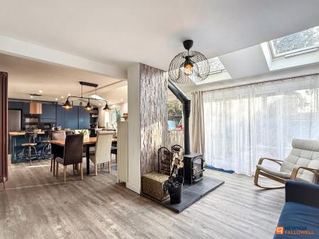 4 bedroom Detached house for sale in Buckingham Road, Coalville, LE67