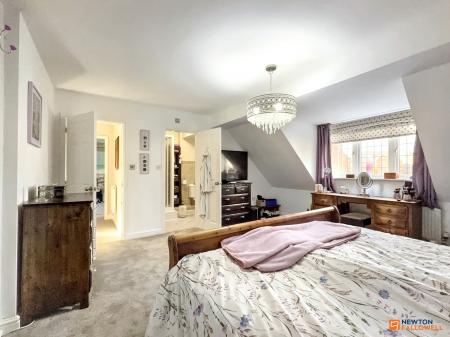 4 bedroom Detached house for sale in Buckingham Road, Coalville, LE67