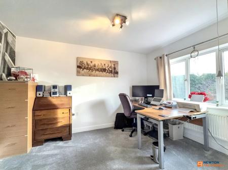 4 bedroom Detached house for sale in Buckingham Road, Coalville, LE67