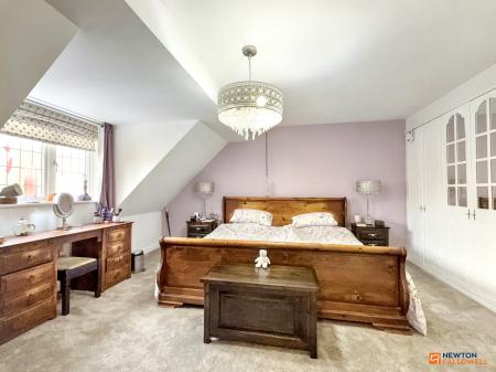 4 bedroom Detached house for sale in Buckingham Road, Coalville, LE67