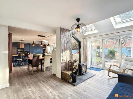 4 bedroom Detached house for sale in Buckingham Road, Coalville, LE67