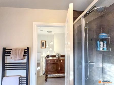 4 bedroom Detached house for sale in Buckingham Road, Coalville, LE67