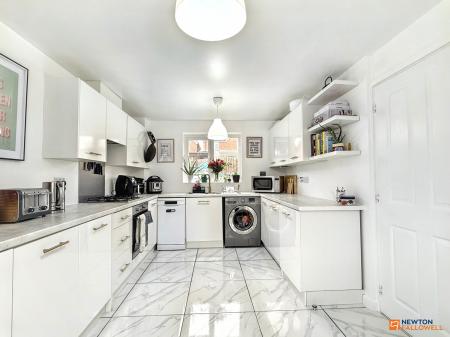 5 bedroom Detached house for sale in Cave Crescent, Coalville, LE67