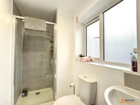 5 bedroom Detached house for sale in Cave Crescent, Coalville, LE67