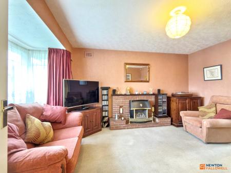 4 bedroom Detached house for sale in Cavendish Crescent, Hugglescote, LE67