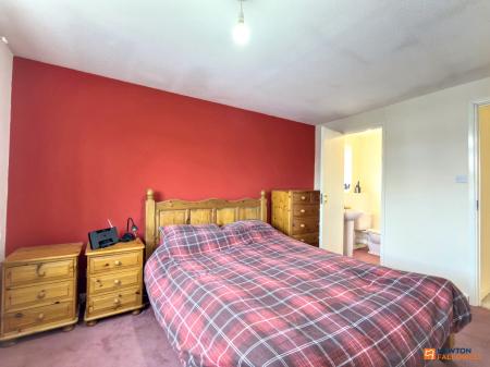 4 bedroom Detached house for sale in Cavendish Crescent, Hugglescote, LE67